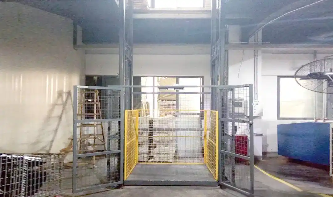 液压导轨式升降机_如何检修导轨液压升降货梯_液压货梯导轨安装视频